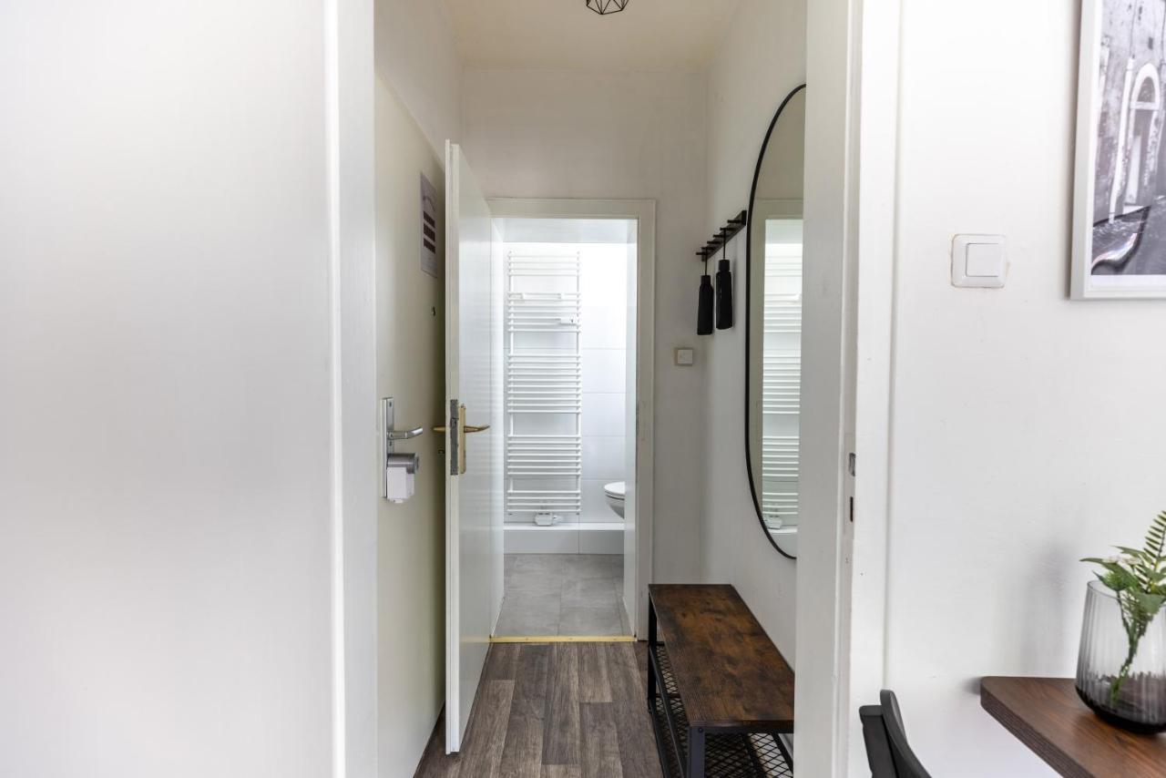 Perfekt Fuer 2! Wifi/ Netflix Apartment Duisburg Exterior photo